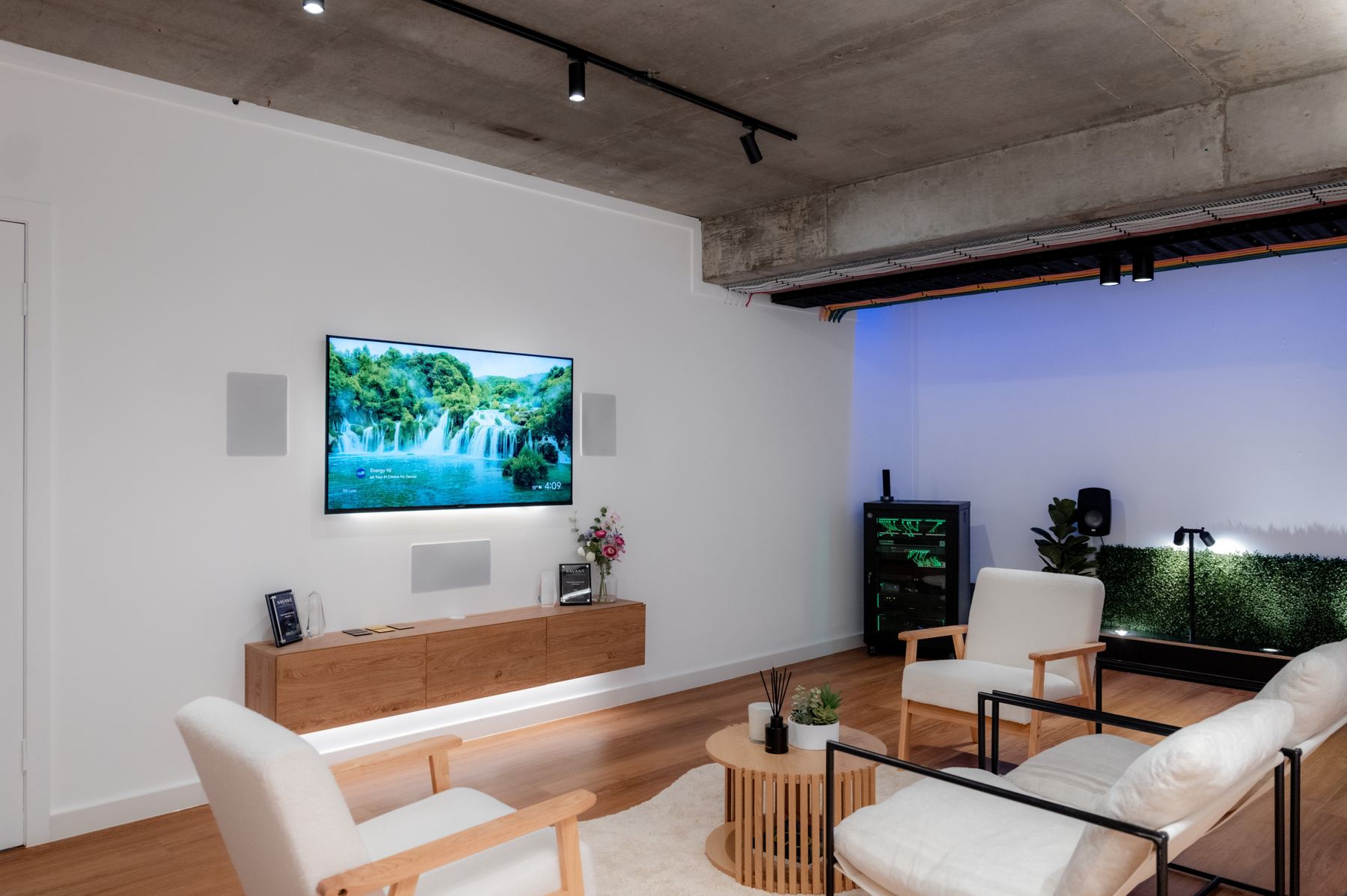 Showroom lounge